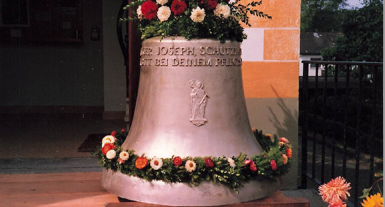 GLockenweihe am 17.08.1986: Große Glocke, dem hl. Josef geweiht