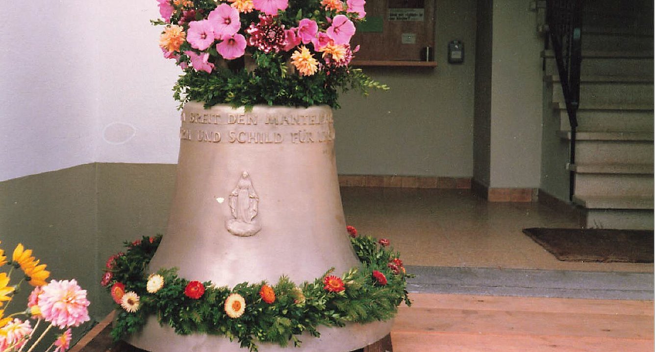 GLockenweihe am 17.08.1986: Kleine Glocke, der Gottesmutter Maria geweiht